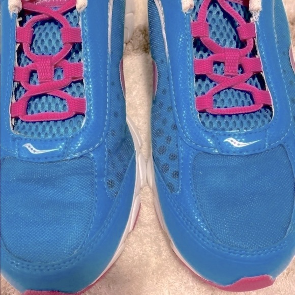 SAUCONY Girls/Women’s Virrata Running Sneaker - Picture 11 of 11